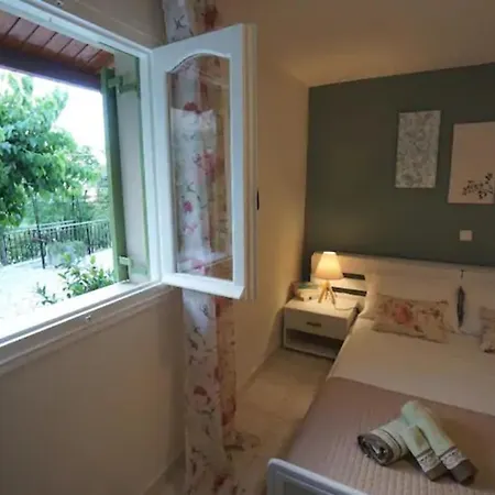 Дом отдыха My Home, 2 Bedroom House With Bbq And Garden